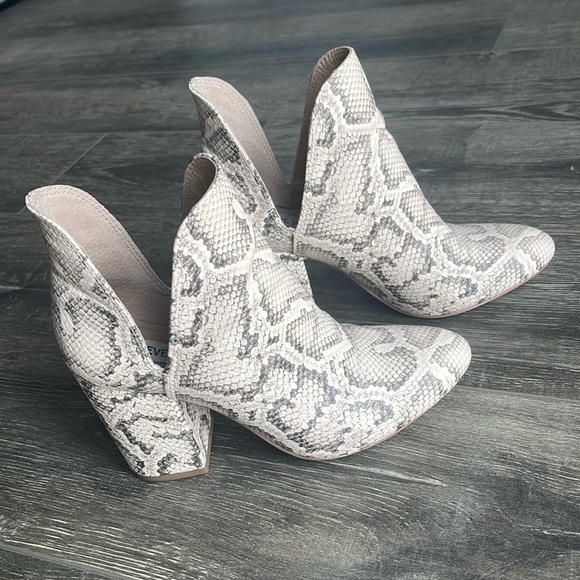 Steve Madden booties, 6 - Picture 1 of 2